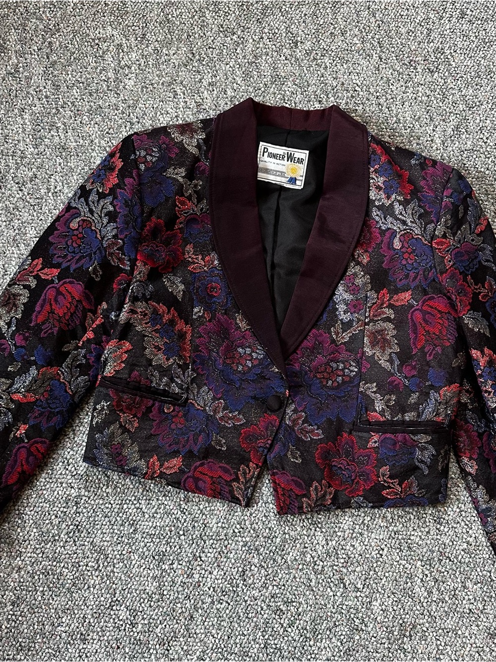 Vintage PIONEER Cropped Floral Brocade Blazer in Burgundy and Purple